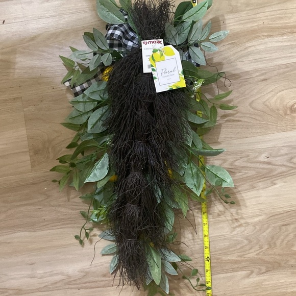 Black and White Checkered Bow with Lemons and Greenery swag - Picture 4 of 4